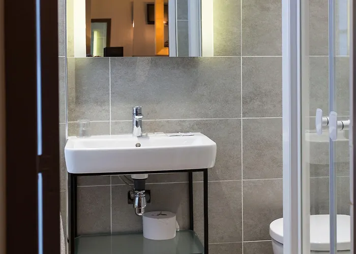 فندق براتيك 2*