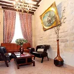 Pratic Hotel